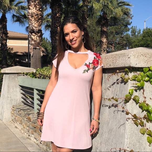 Blush shift minidress with floral patchwork design - Picture 2 of 8